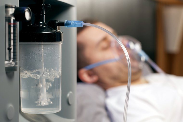 Paciente em uso de oxigenoterapia no domicílio
