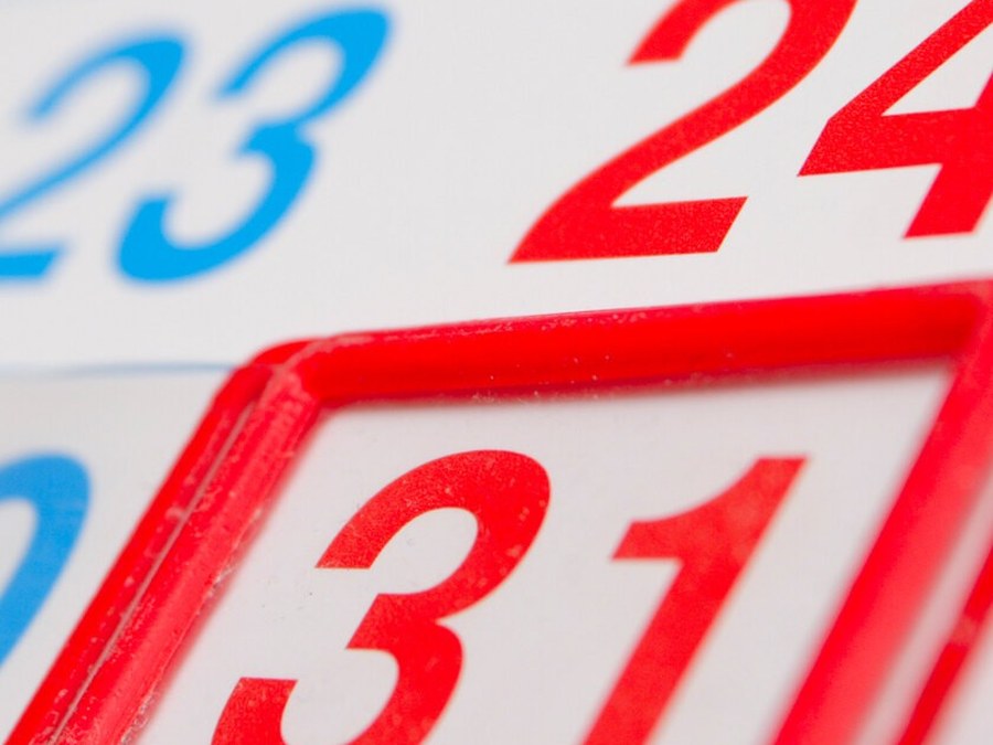 Calendário com a data de vencimento de um documento em destaque