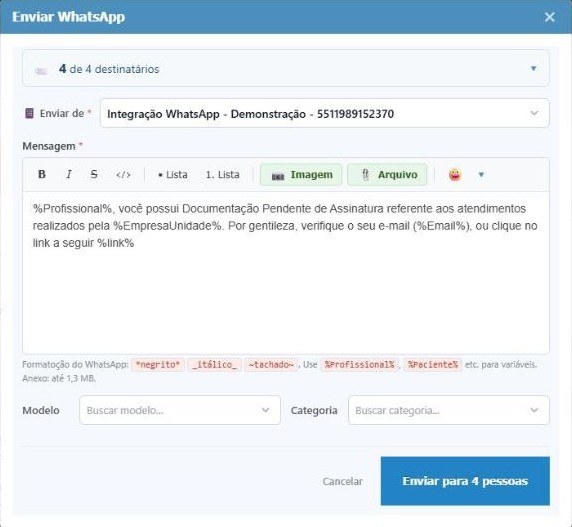 Janela Enviar WhatsApp com 4 de 4 destinatários, o número da empresa no campo Enviar de, a mensagem padrão com as variáveis e o botão Enviar para 4 pessoas